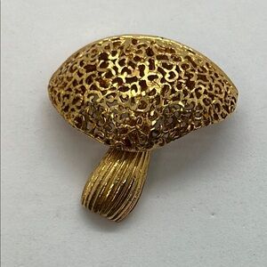 Elegant Mushroom Gold cut out filigree goldtone brooch
